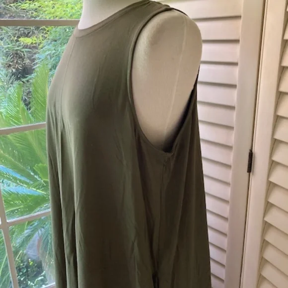 Hello Poshers! - Picture 4 of 6